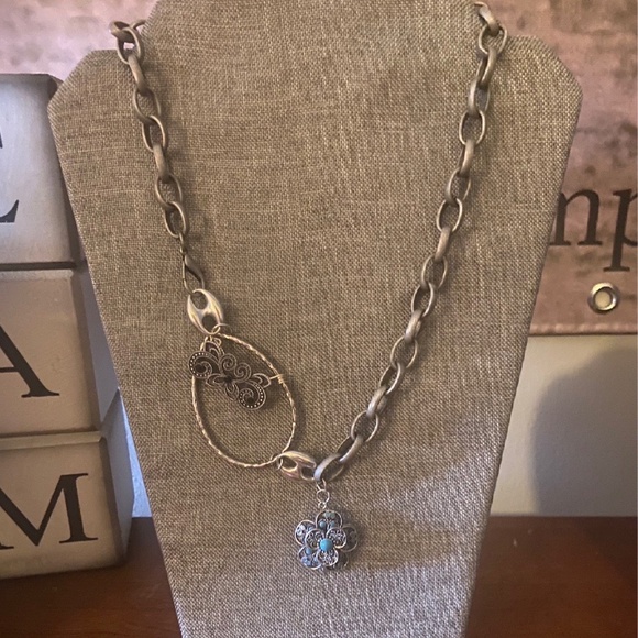 THE BOHO - Picture 3 of 3